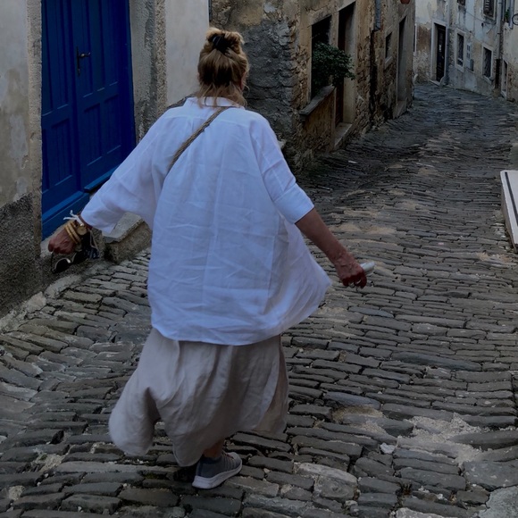 Meet your Posher, Antonia - Picture 2 of 9